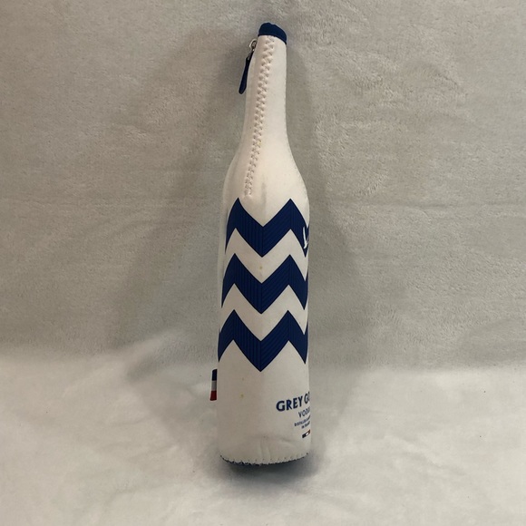 Grey Goose Vodka 14” Coozi Keep Cold Zip Up Liquor Bottle Holder Blue & White. - Picture 7 of 11